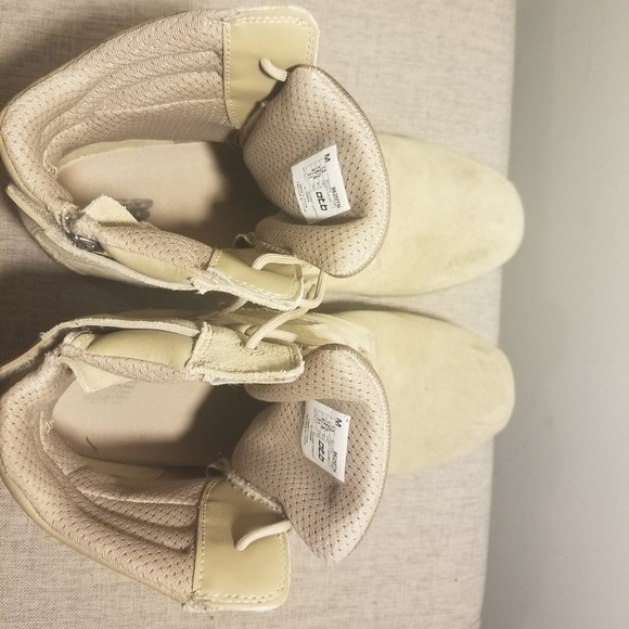New Balance 992MTN boots